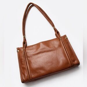 Chic Tan Leather Shoulder Bag